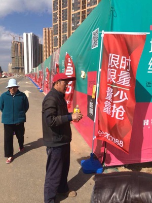 昆明領(lǐng)盾經(jīng)貿(mào) 專業(yè)彩旗、刀旗與飄旗印刷訂做服務(wù)